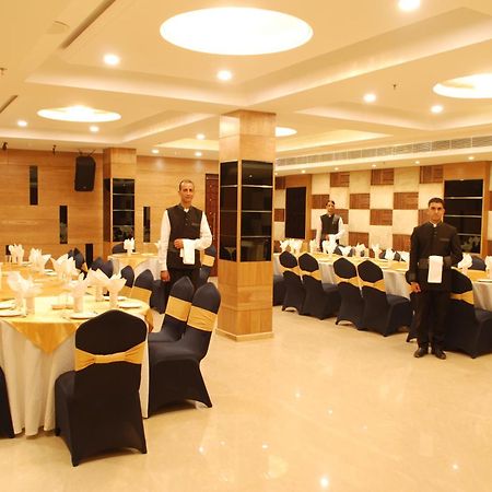 Glades Hotel Mohali Экстерьер фото