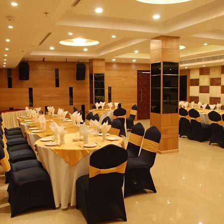 Glades Hotel Mohali Экстерьер фото