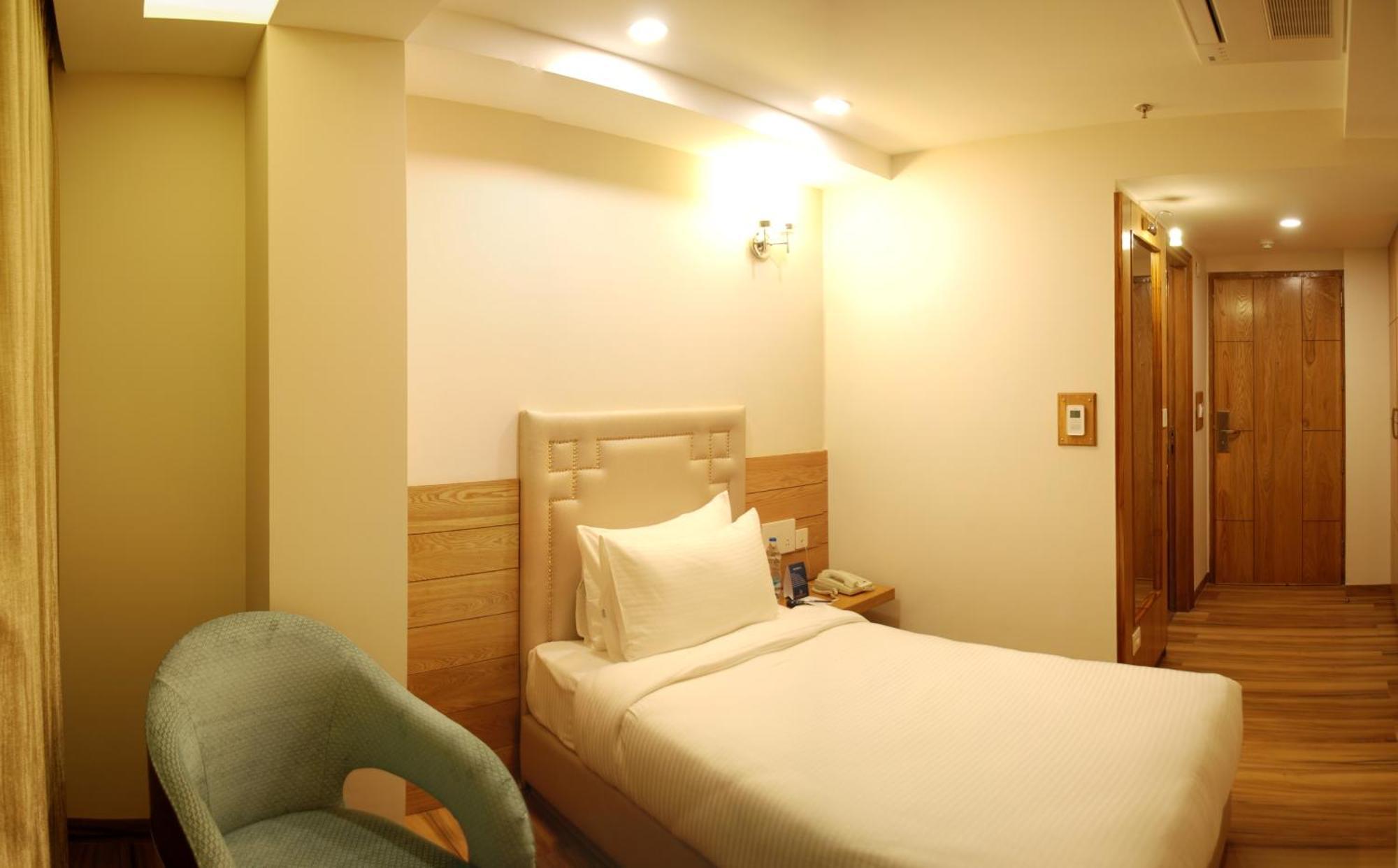 Glades Hotel Mohali Номер фото