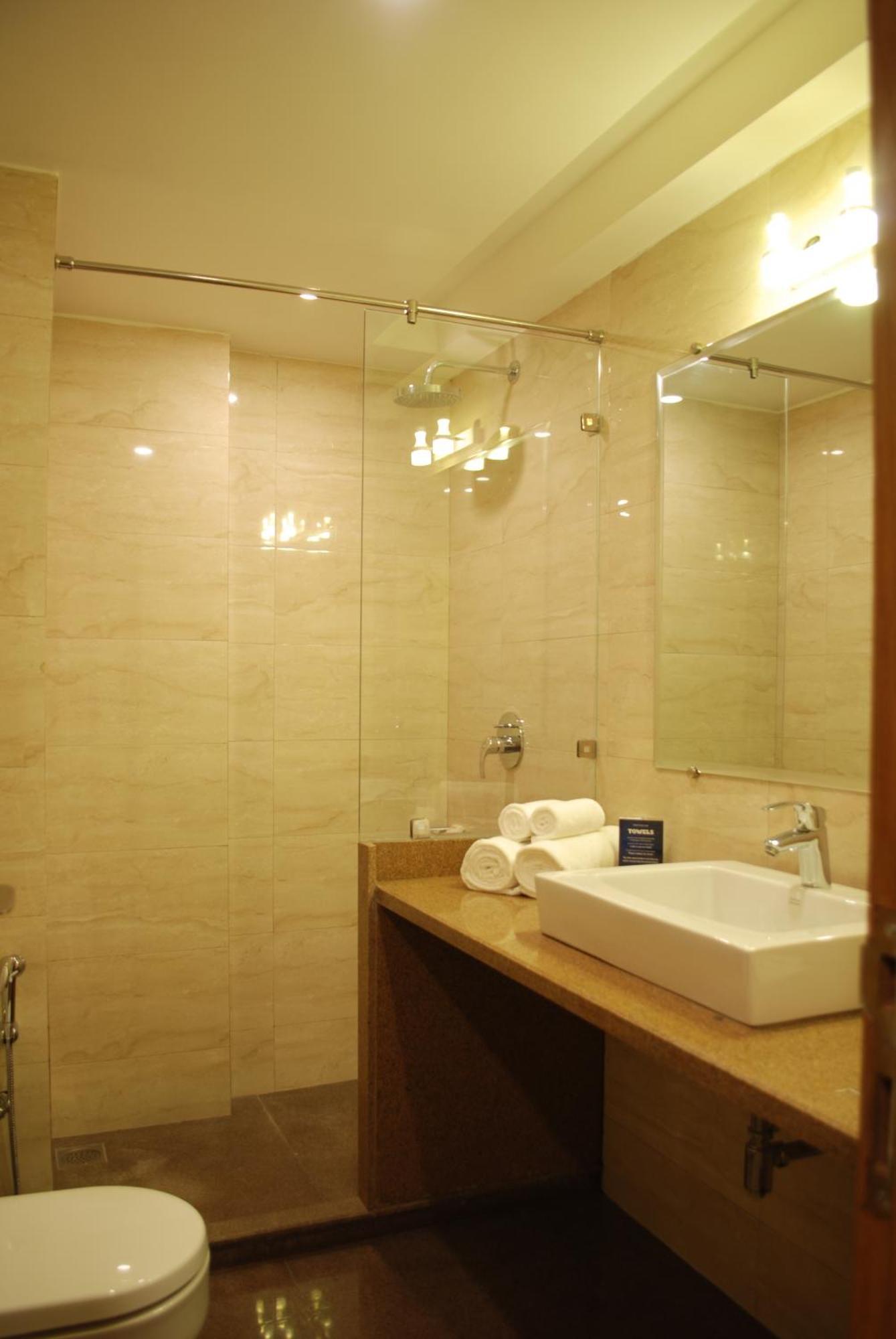 Glades Hotel Mohali Номер фото