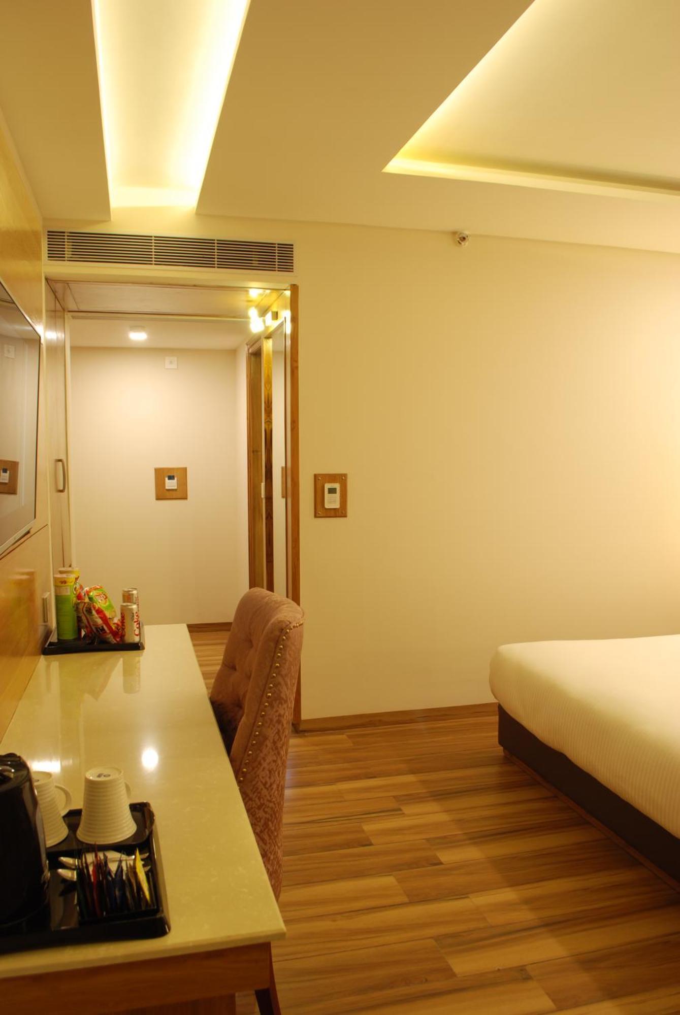 Glades Hotel Mohali Экстерьер фото