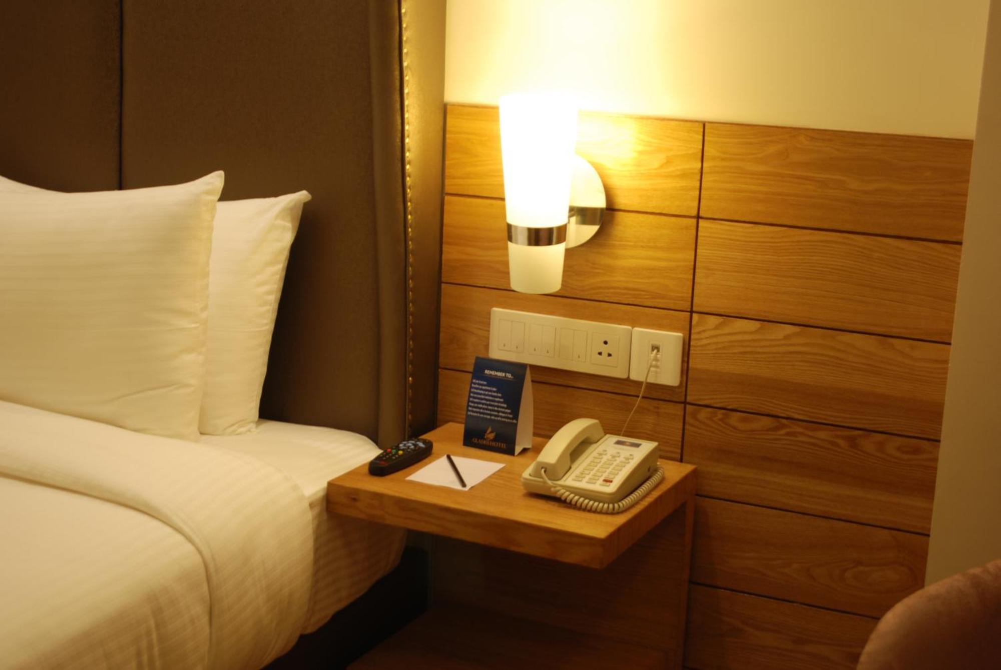 Glades Hotel Mohali Экстерьер фото