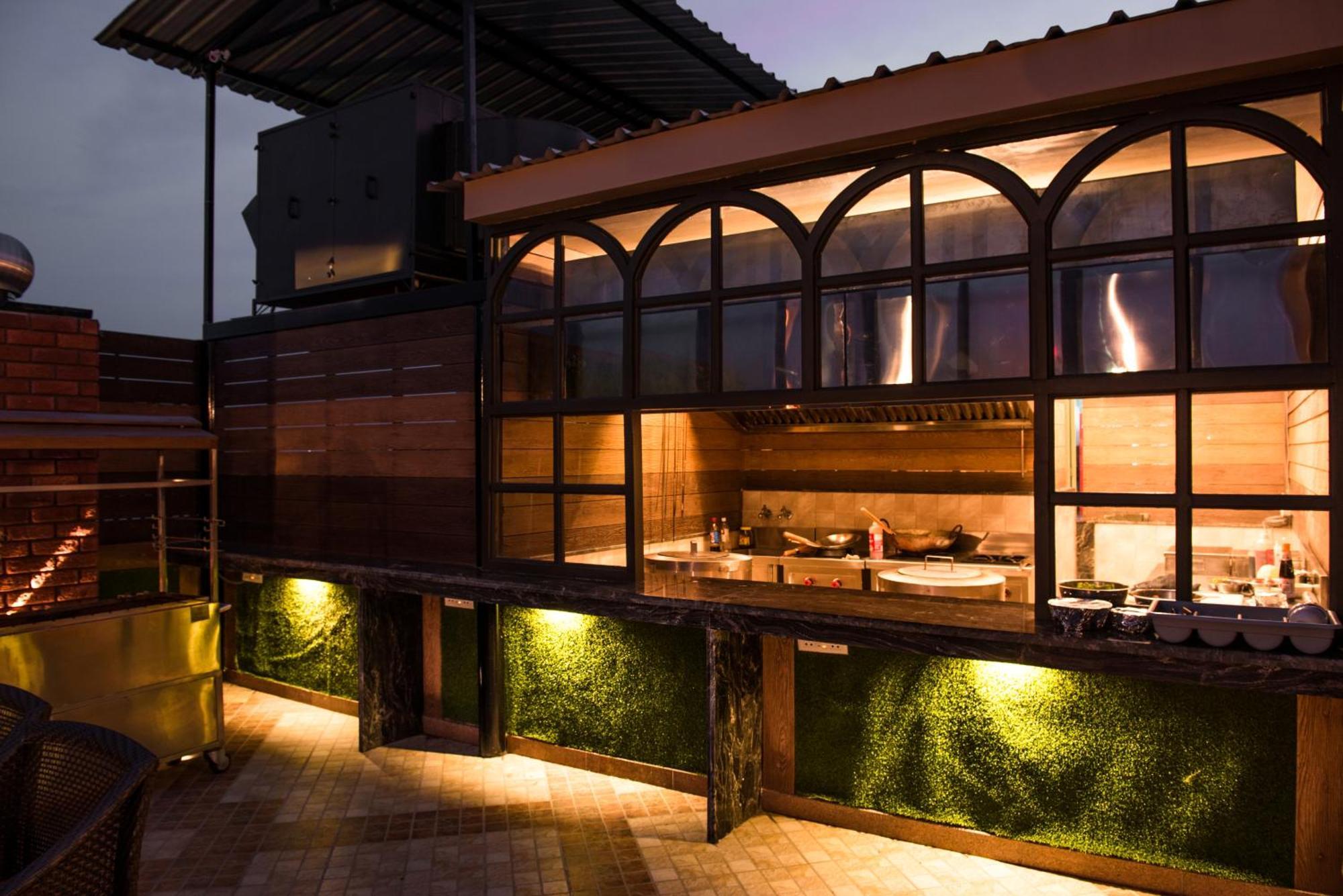 Glades Hotel Mohali Экстерьер фото