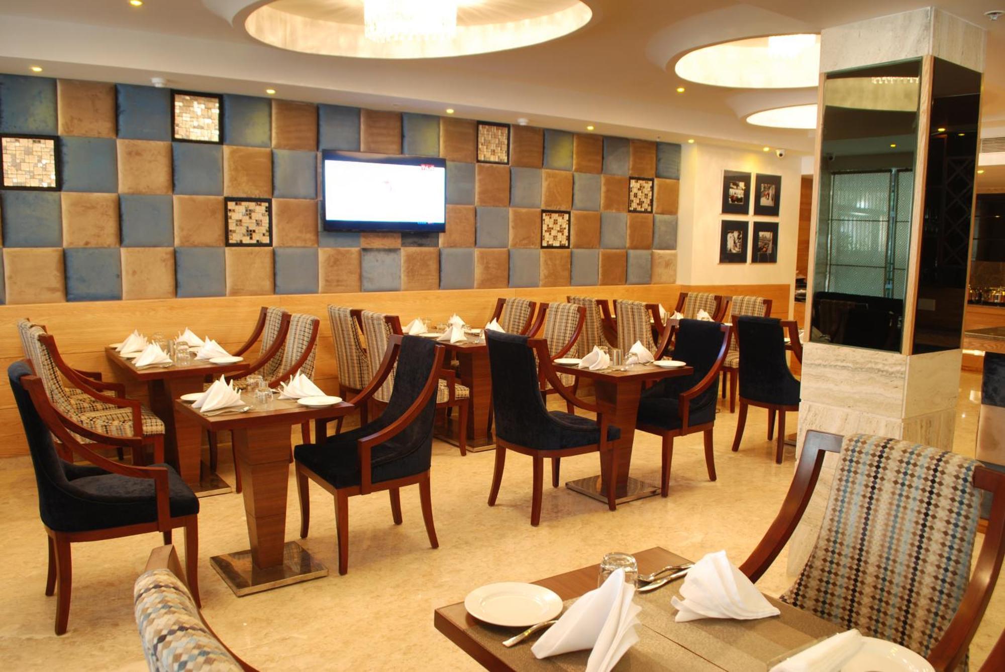 Glades Hotel Mohali Экстерьер фото
