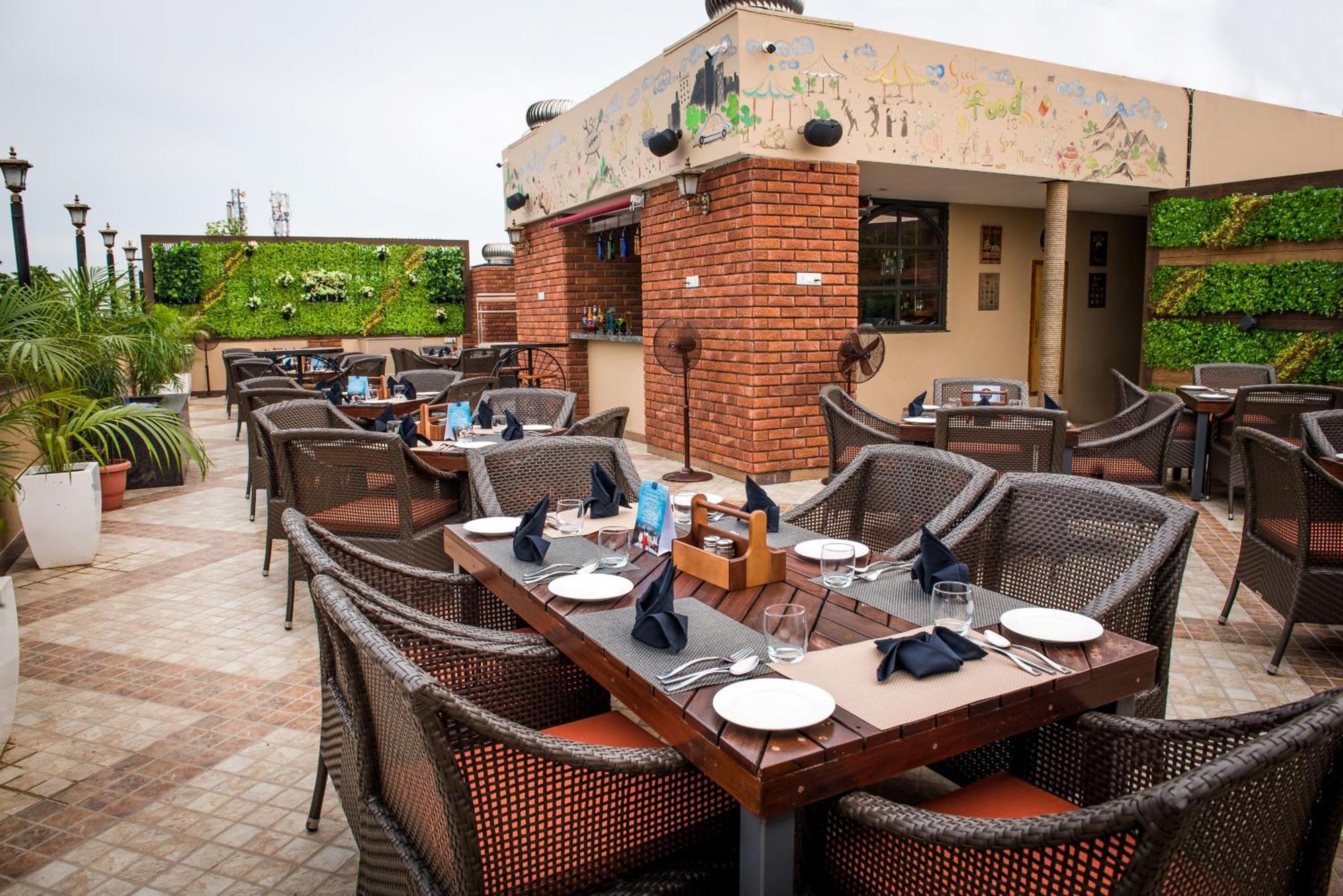 Glades Hotel Mohali Экстерьер фото