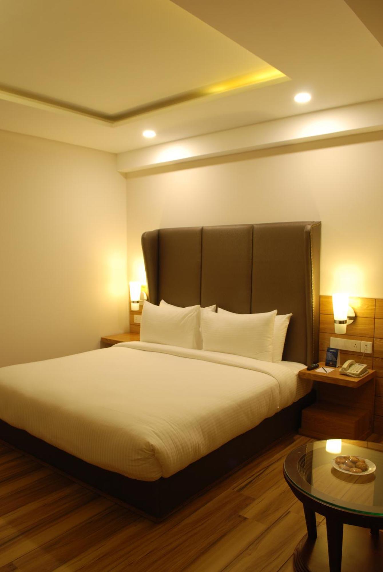 Glades Hotel Mohali Номер фото