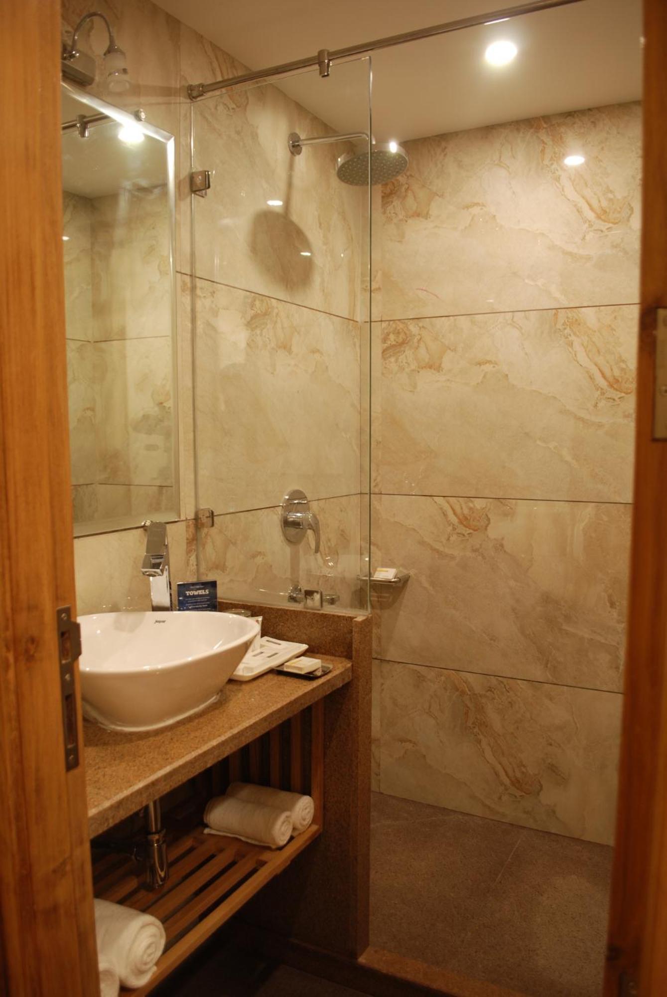 Glades Hotel Mohali Номер фото