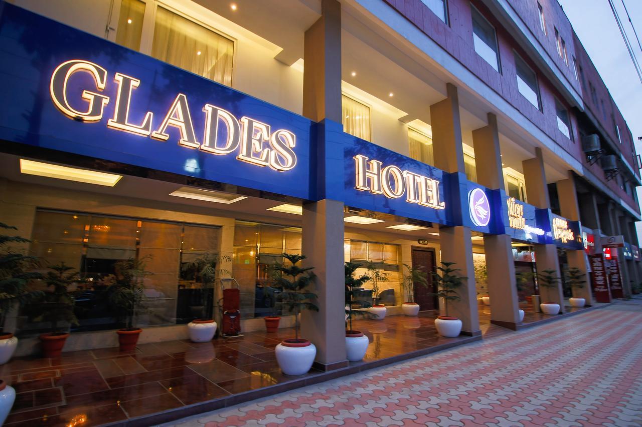 Glades Hotel Mohali Экстерьер фото