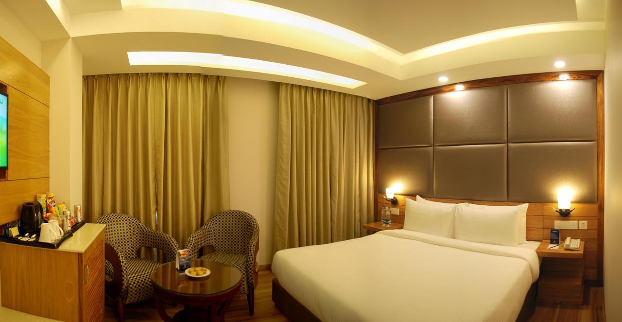 Glades Hotel Mohali Экстерьер фото
