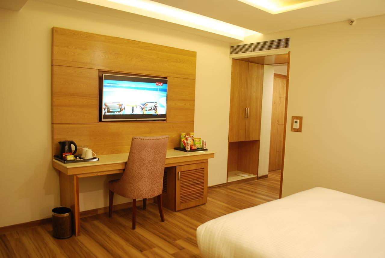 Glades Hotel Mohali Экстерьер фото
