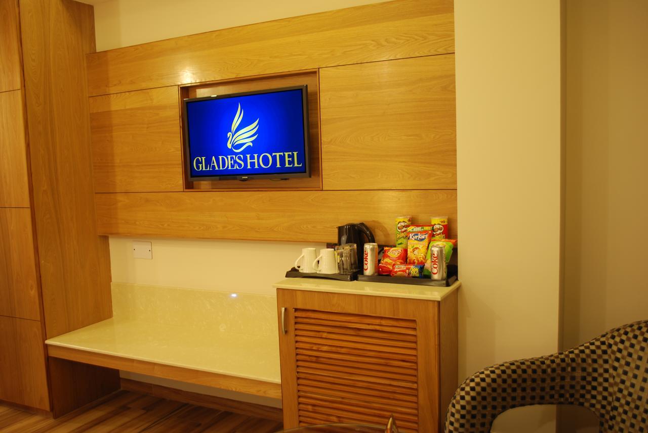 Glades Hotel Mohali Экстерьер фото