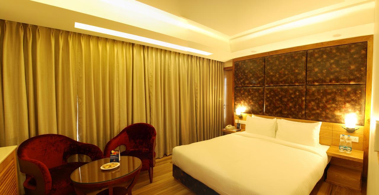 Glades Hotel Mohali Экстерьер фото